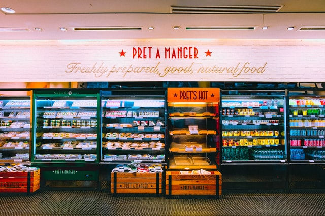 スーパーマーケットの棚の画像